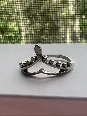 New Boho Antique Silver Tone Double V Crown Chevron Stackable Midi Ring - Size 6